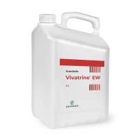 Une vue de profil d'un bidon de 5 litres du produit Vivatrine EW. Sur le coté figure l'étiquette du produit de couleur rouge et blanche